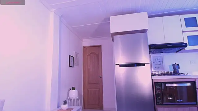 Snapshot of DannaHyde chatting on November 19, 2025, 6:19 pm DannaHyde online show from November 19, 2025, 6:19 pm