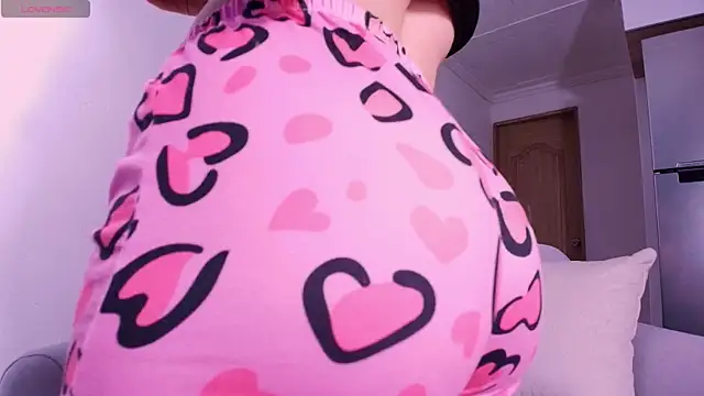 Snapshot of DannaHyde chatting on November 12, 2025, 8:23 pm DannaHyde online show from November 12, 2025, 8:23 pm