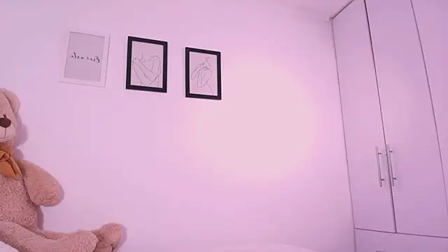 Snapshot of DannaHyde chatting on January 9, 2026, 10:06 pm DannaHyde online show from January 9, 2026, 10:06 pm