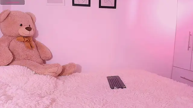 Snapshot of DannaHyde chatting on November 25, 2025, 7:25 pm DannaHyde online show from November 25, 2025, 7:25 pm