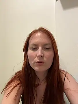 EmmaWarren online show from October 13, 2025, 5:58 pm