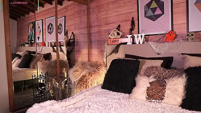 Snapshot of IzzyWild chatting on October 26, 2025, 11:54 am IzzyWild online show from October 26, 2025, 11:54 am