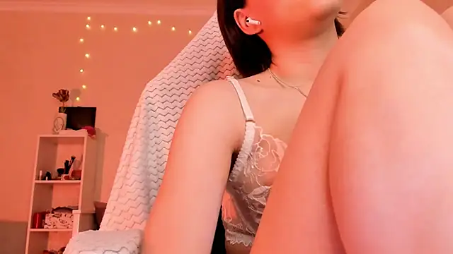 Britney Ross online show from October 26, 2025, 2:56 am