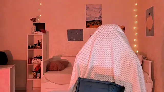 Britney Ross online show from November 3, 2025, 3:23 am