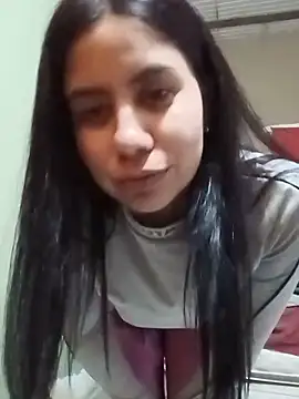 Michellluxo online show from June 3, 2026, 12:44 am