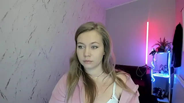 holly xglam online show from January 9, 2026, 8:49 pm