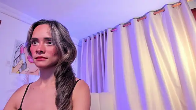 SkiinnyAna online show from December 21, 2025, 7:37 pm