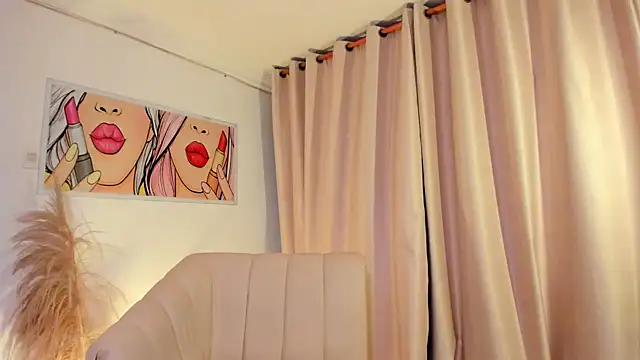 SkiinnyAna online show from December 3, 2025, 7:35 pm