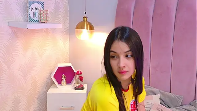 Snapshot of LeenaBrown chatting on June 17, 2026, 12:37 pm LeenaBrown online show from June 17, 2026, 12:37 pm