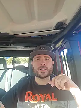 Snapshot of JeepinAround chatting on December 17, 2025, 4:12 pm JeepinAround online show from December 17, 2025, 4:12 pm