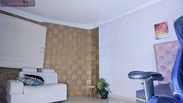 Lissalittlee online show from November 17, 2025, 8:02 pm