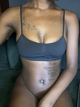 Snapshot of pretty_maliah chatting on May 5, 2026, 9:40 pm pretty maliah online show from May 5, 2026, 9:40 pm