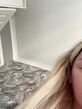 IrishTeenBarbie69 online show from February 24, 2025, 3:31 pm