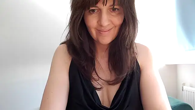 Snapshot of Ella_Next_Door chatting on February 27, 2026, 10:59 am Ella Next Door online show from February 27, 2026, 10:59 am