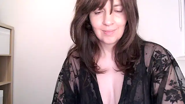 Snapshot of Ella_Next_Door chatting on March 1, 2026, 10:32 pm Ella Next Door online show from March 1, 2026, 10:32 pm