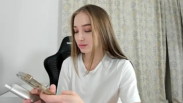 Sweet-bb online show from September 10, 2025, 9:03 pm