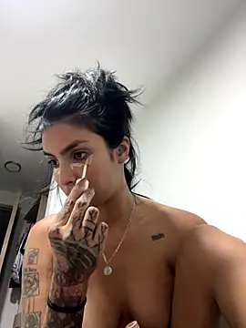 DeuxGold online show from November 18, 2025, 1:10 am