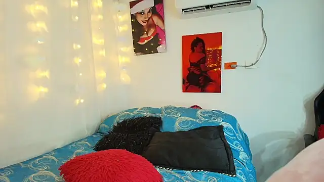 Snapshot of CandyBlackFunXXX chatting on March 22, 2025, 3:53 pm CandyBlackFunXXX online show from March 22, 2025, 3:53 pm