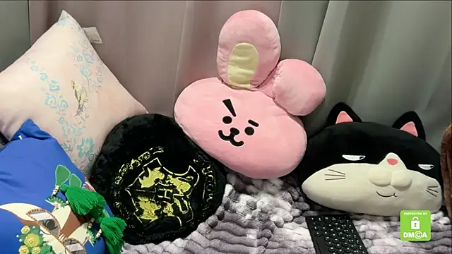 Unique-Beauty online show from November 19, 2025, 4:51 pm