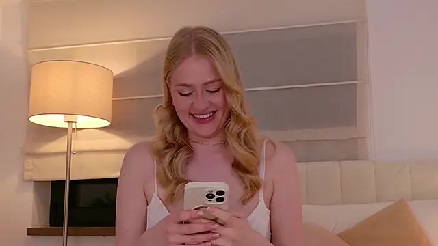 Snapshot of JuliaJaee chatting on May 6, 2026, 5:50 pm JuliaJaee online show from May 6, 2026, 5:50 pm