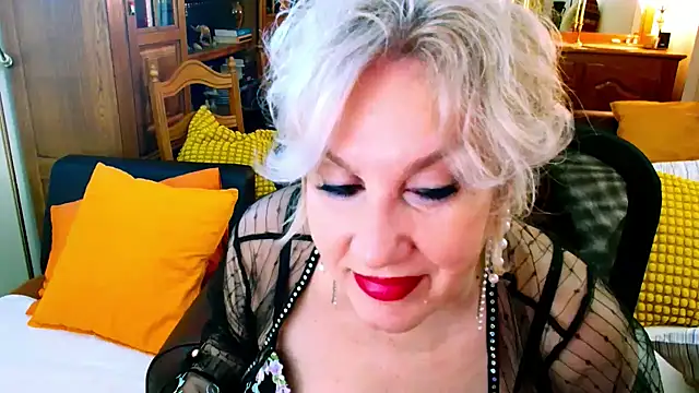 Snapshot of GattonaBiondona chatting on November 5, 2025, 5:32 am GattonaBiondona online show from November 5, 2025, 5:32 am