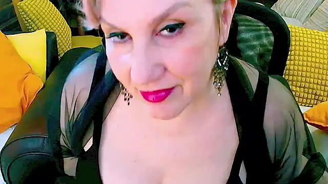 Snapshot of GattonaBiondona chatting on February 24, 2026, 8:04 am GattonaBiondona online show from February 24, 2026, 8:04 am