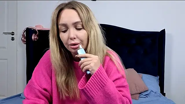 AnnaMaee online show from November 12, 2025, 7:51 pm