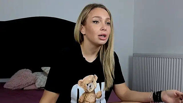 AnnaMaee online show from November 3, 2025, 8:56 pm