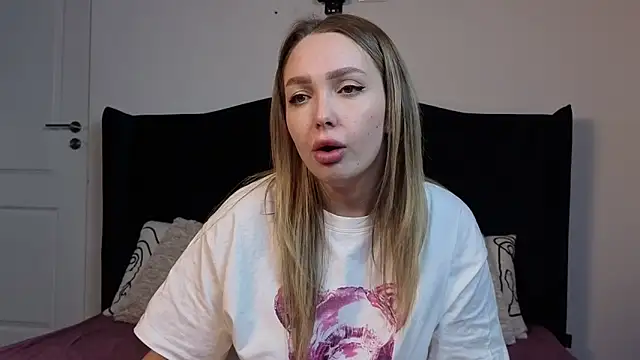 AnnaMaee online show from February 24, 2026, 10:43 pm