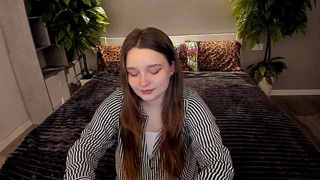 MagicPeachh  online show from December 2, 2025, 6:48 am