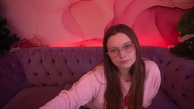 MagicPeachh  online show from December 22, 2025, 1:33 pm