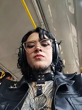 taaylor33 online show from March 4, 2026, 3:31 pm