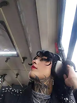 taaylor33 online show from April 11, 2026, 9:18 pm