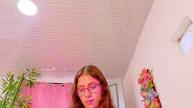 Snapshot of scarlet-jonesx chatting on May 27, 2026, 7:54 pm scarlet-jonesx online show from May 27, 2026, 7:54 pm