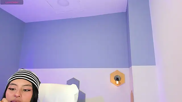 Chloe fischer  online show from October 30, 2025, 3:42 pm