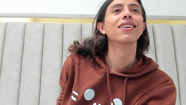 FreyaMoller online show from February 15, 2026, 7:02 pm