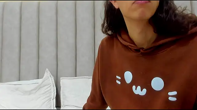 FreyaMoller online show from December 20, 2025, 2:42 pm