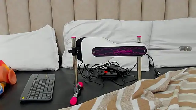 FreyaMoller online show from November 8, 2025, 7:39 pm