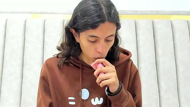 FreyaMoller online show from March 4, 2026, 6:59 pm