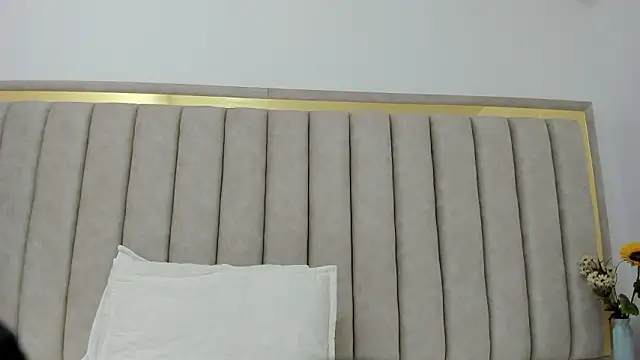 FreyaMoller online show from February 14, 2026, 7:03 pm