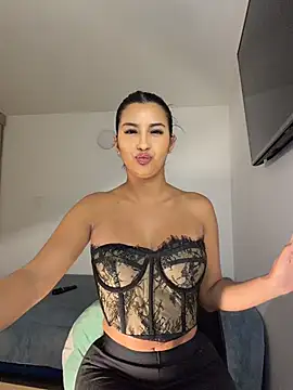 Kimm khalifa online show from June 4, 2026, 4:06 am