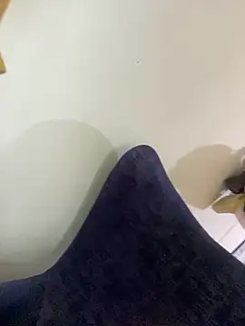 Milk chloe online show from March 6, 2025, 7:10 pm