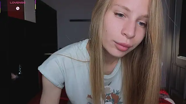 Snapshot of Elis_Fox chatting on June 30, 2026, 8:03 am Elis Fox online show from June 30, 2026, 8:03 am