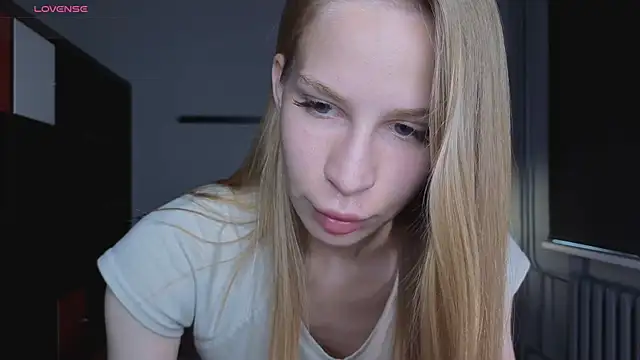 Snapshot of Elis_Fox chatting on June 23, 2026, 9:18 am Elis Fox online show from June 23, 2026, 9:18 am