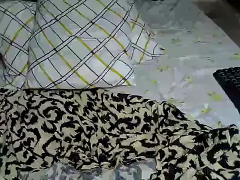 Queen petite  online show from November 2, 2025, 10:31 am