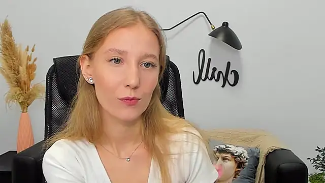 Snapshot of LolaWilsons chatting on March 14, 2025, 9:24 am LolaWilsons online show from March 14, 2025, 9:24 am