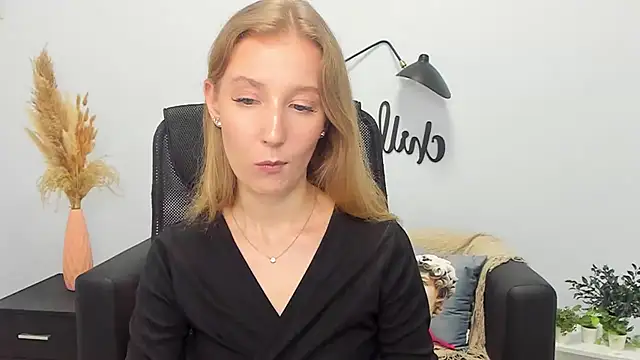 Snapshot of LolaWilsons chatting on March 6, 2025, 12:09 pm LolaWilsons online show from March 6, 2025, 12:09 pm