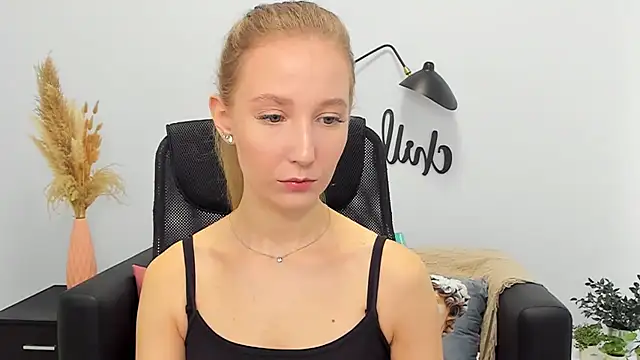 Snapshot of LolaWilsons chatting on March 13, 2025, 6:16 am LolaWilsons online show from March 13, 2025, 6:16 am