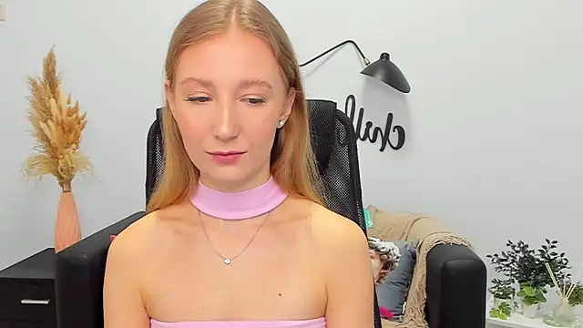 Snapshot of LolaWilsons chatting on February 22, 2025, 8:18 am LolaWilsons online show from February 22, 2025, 8:18 am