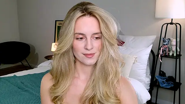 RozzitaBedberry online show from October 11, 2025, 2:07 pm